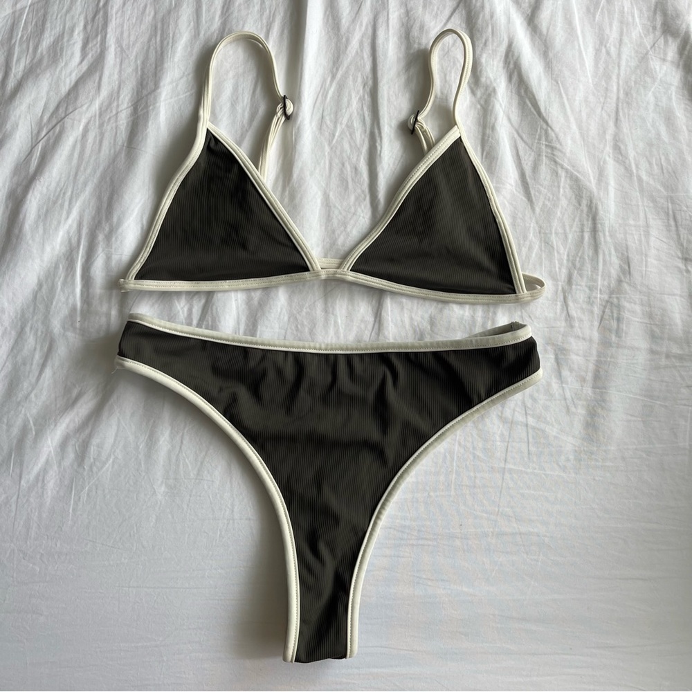 Acacia carob ribbed piped set